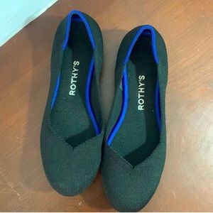 Rothy’s Round Toe flat size 6. Excellent condition